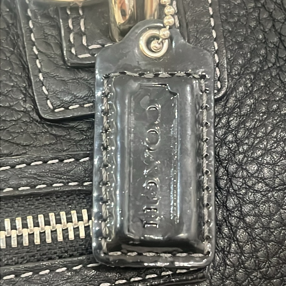 Coach Elegant Black pebble Leather Handbag w silver hardware - Picture 8 of 17